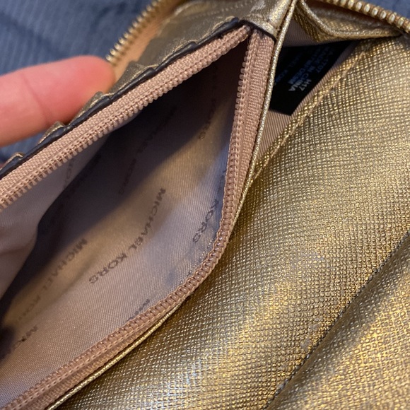 Michael Kors gold wallet - Picture 5 of 7